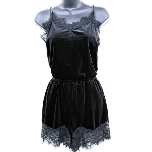 Lioness Black Velvet Lace Spaghetti Strap Romper Size Small - Picture 5 of 10